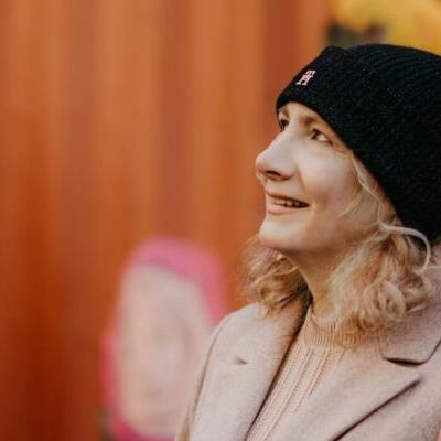 bright-idea-theresa-haecker-header-bg-alt